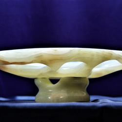 果物皿　天然石オニックスから彫りだされた果物専用皿、　窓の開いた美しい皿　テーブルの上に置いて使えます。 6枚目の画像