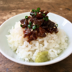 四日市市の鰻屋うな勢の備長炭で焼いた香ばしい炭焼き鰻をお茶漬けに合う濃厚な旨味とコクのある絶品鰻しぐれ煮に仕上げました。 2枚目の画像