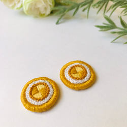 刺繍ピアス 円形 黄色 大 2枚目の画像