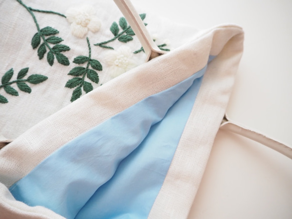 ホワイトリネンの刺繍バッグ 〜ホワイトローズ〜 4枚目の画像