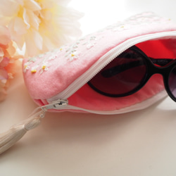 花と果実のウール刺繍 ワイドポーチ〜ピンクの花模様〜 3枚目の画像