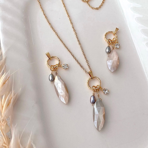 ベージュグレー ムーンストーン・ロングネックレス（アレルギー対応  