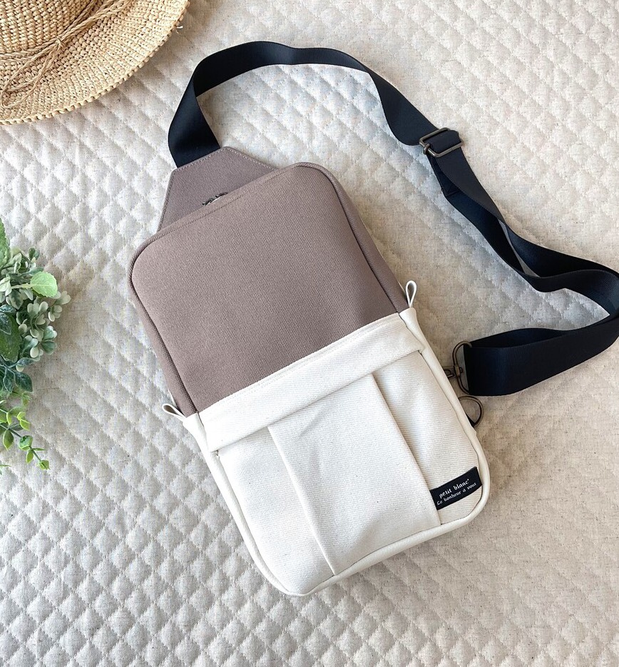 ［国産帆布］シックな大人のボディバッグ【ココアミルク】ワンショルダーバッグ・斜め掛けバッグ