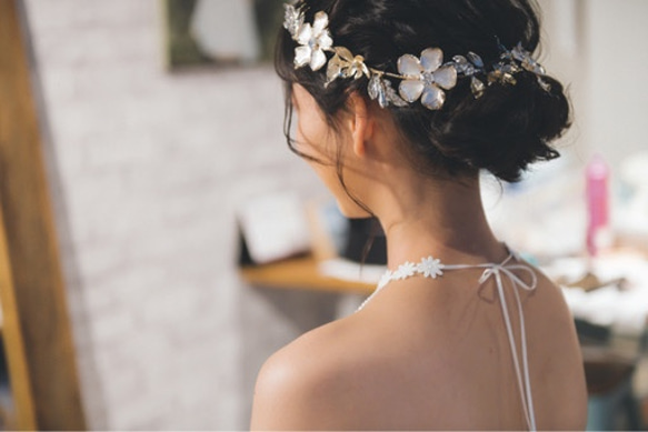 花朵蕾絲珍珠項鍊和頭帶 第3張的照片