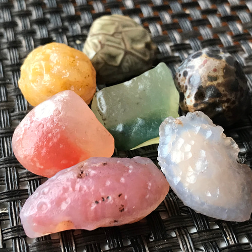 ゴビ石−435 ゴビ瑪瑙　原石　ツートンカラー ピンク&イエロー ゴビ石−435 ゴビ瑪瑙 原石 ツートンカラー ピンク&イエロー