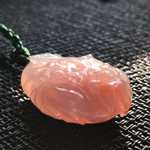 ゴビ石−785 ゴビ瑪瑙 手彫り 金魚＆蓮 天然石 KIKI 通販