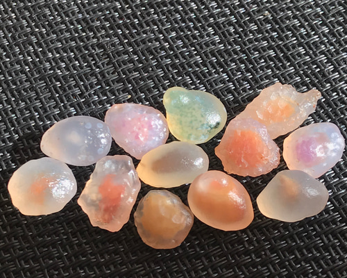 ゴビ石−785 ゴビ瑪瑙 手彫り 金魚＆蓮