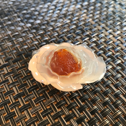 ゴビ石−126 ゴビ瑪瑙花手彫り彫刻置物