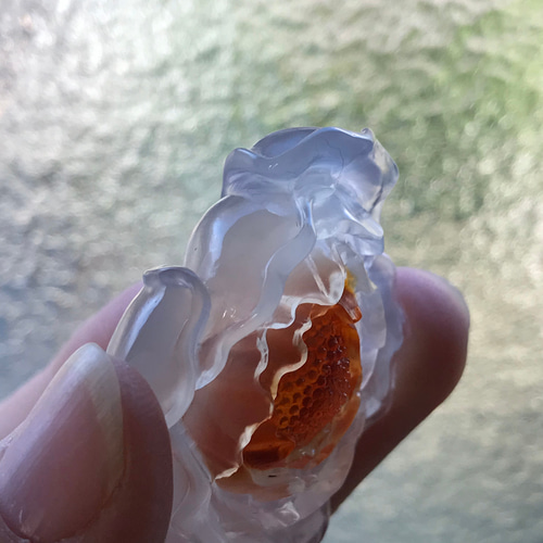 ゴビ石−126 ゴビ瑪瑙花手彫り彫刻置物