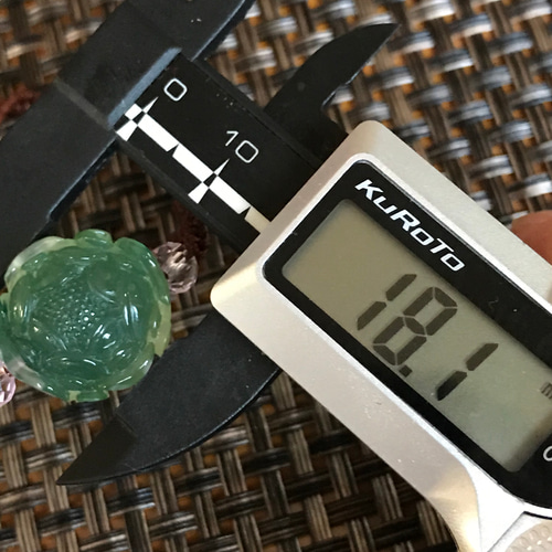 ゴビ石−223 ゴビ瑪瑙 手彫り 花 緑 マクラメ編 天然石 KIKI 通販 