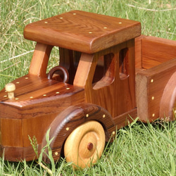 木のおもちゃ 木のトラック 1枚目の画像