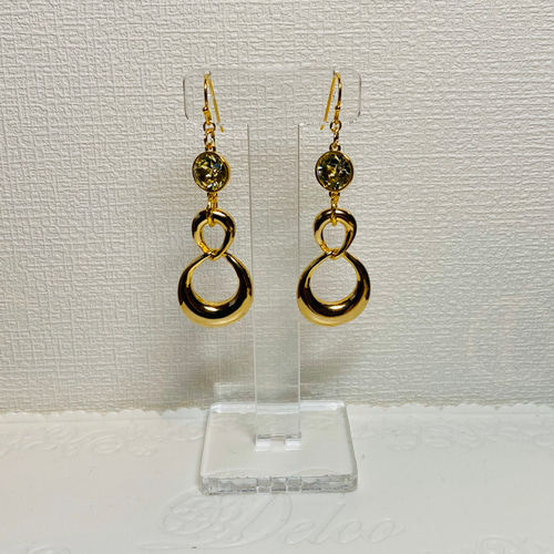 NO.301 繋がった大小メタルとスワロフスキーのゴールドピアス ピアス  