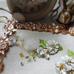 春の小さなコスモスガーデンスタイルのツーピースブライダルヘッドドレス飾り 2枚目の画像