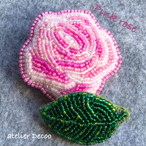 ピンクハウス薔薇と苺刺繍ワッペンブローチ ウィンターフォレスト