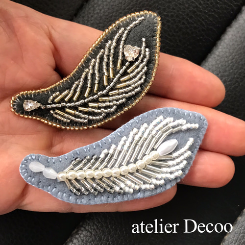 羽根のビーズ刺繍ヴロォチ(no,1)2種 ブローチ atelier Decoo