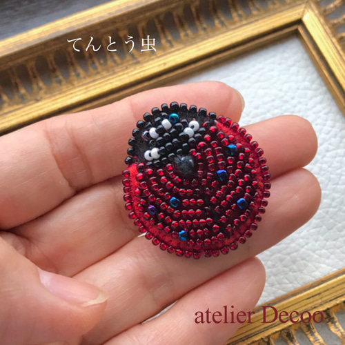 お花畑とてんとう虫のビーズ刺繍フレームアート　ハンドメイド お花畑とてんとう虫のビーズ刺繍フレームアート ハンドメイド