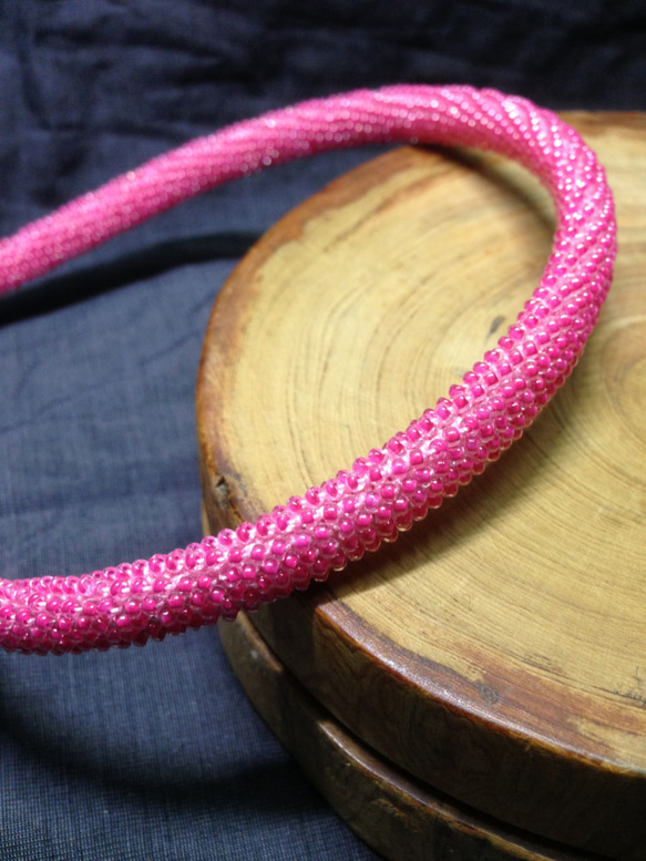 手工編織珠髮箍-紅梅 第2張的照片