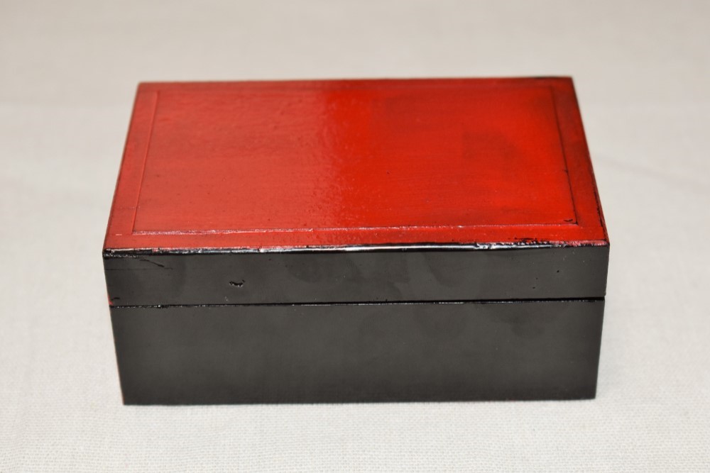 豆箱　　朱漆黒漆塗別