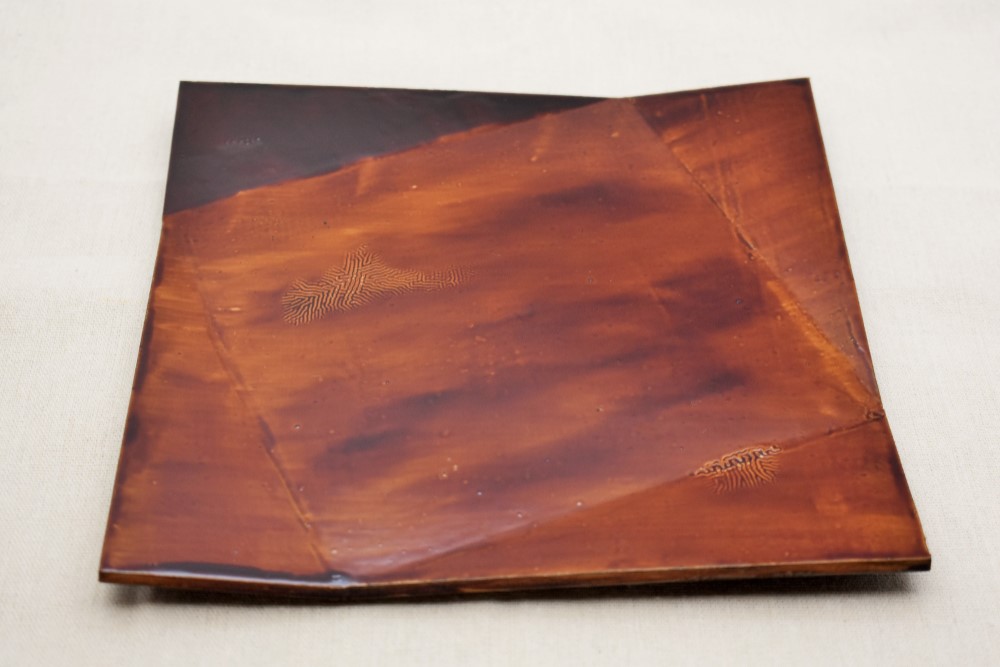 四方折れ皿(風車) 白漆紫漆溜塗