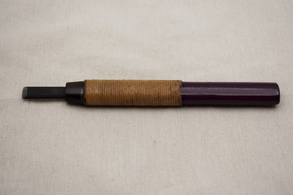 彫刻刀　浅丸刃　12㎜  綿糸巻白漆紫漆柄 1枚目の画像