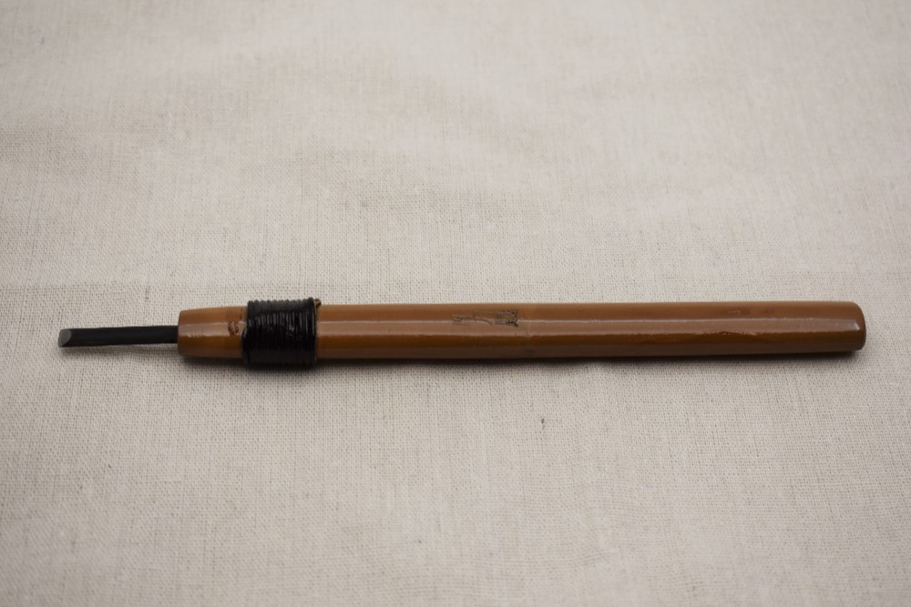 彫刻刀晟　平刃　6㎜  牛革巻黒漆白茶漆柄