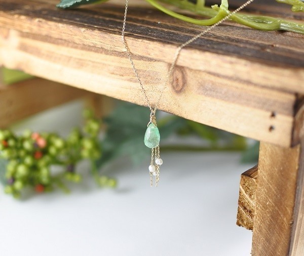 誕生石10Kネックレス✻5月✻エメラルド☺天然石とパールのハンドメイドジュエリー☺