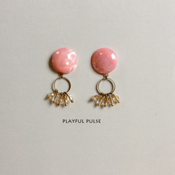 pink cabochon gold hoop ピアス 1枚目の画像