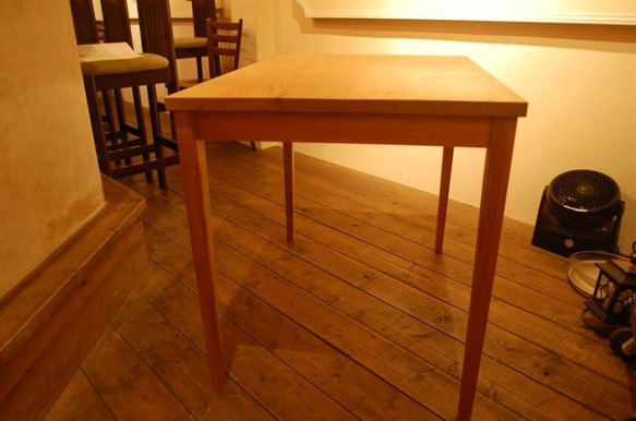 クルミのテーブル 2枚目の画像