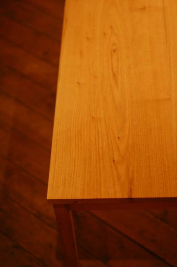 クルミのテーブル 4枚目の画像