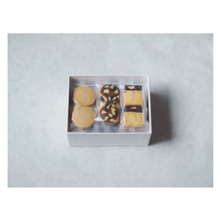 ⧉《個包装２個入》クッキーアソート【ギフトボックス（S）】 ２４個入り（１２袋）手提げ付 1枚目の画像