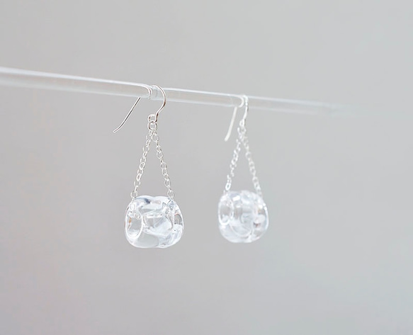 melted ice cube earrings 1枚目の画像