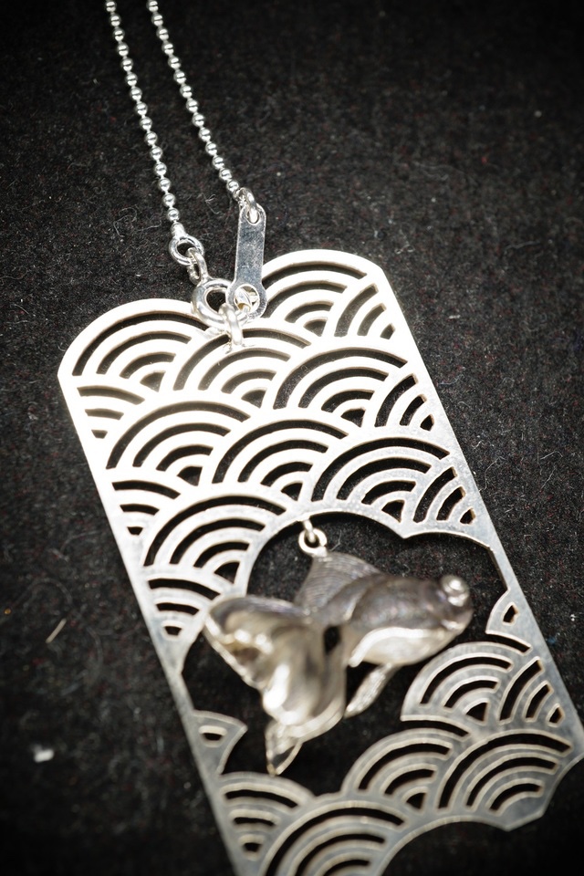 青海波に金魚 pendant