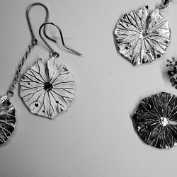 leaf of water lily　pierce & pendant 2枚目の画像
