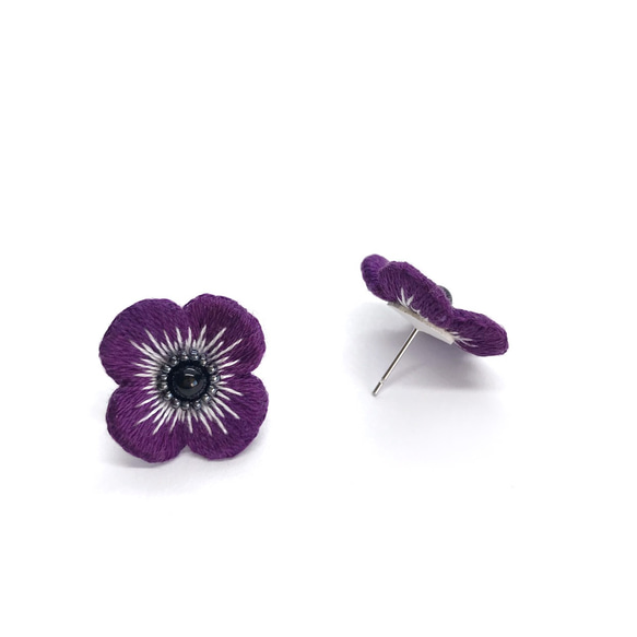 【ANEMONE】刺繍ピアス （パープル） 2枚目の画像