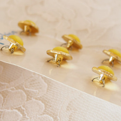 ヴィンテージ　イエロー＆ゴールド　プラスティック　ボタン　6個セット　 ハンドメイド アクセサリー パーツ　素材 4枚目の画像