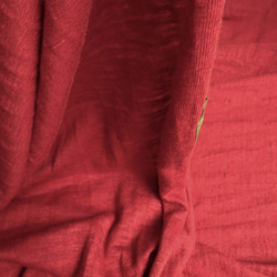 亞麻針織攤位深紅色 第3張的照片