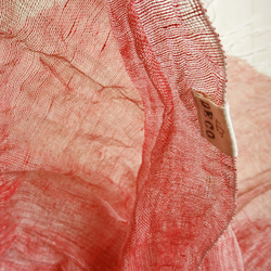上質リネン シングルガーゼのストール　赤×白 3枚目の画像