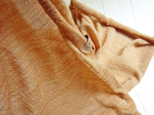 羊毛針織披著橙色芥末 第3張的照片