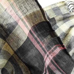 イタリアンリネン シングルガーゼのストール チェック　黒/グレー 3枚目の画像