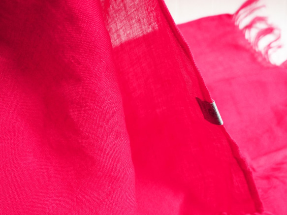 リネン シングルガーゼのストール ホットピンク 4枚目の画像