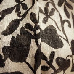 花柄リネン シングルガーゼのストール　亜麻色×黒 4枚目の画像