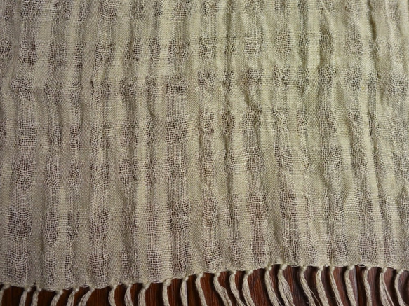 透かし織 くったり上質リネン シングルガーゼのストール　亜麻色 6枚目の画像