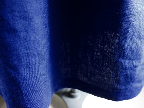 厚實的愛爾蘭亞麻褶皺裙藍色74厘米長 第6張的照片