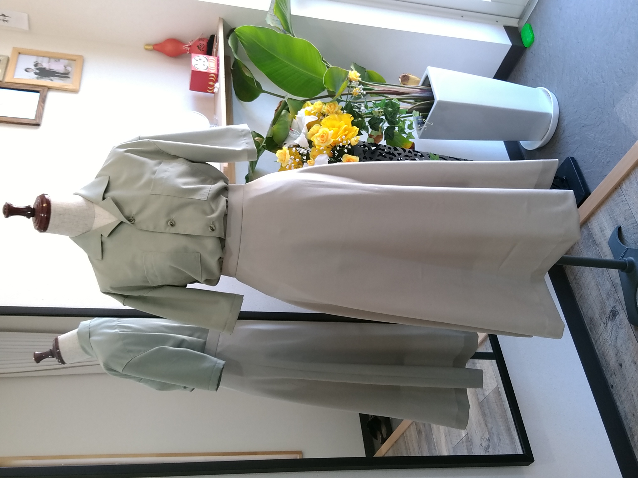 ミモレ丈のフレアスカート