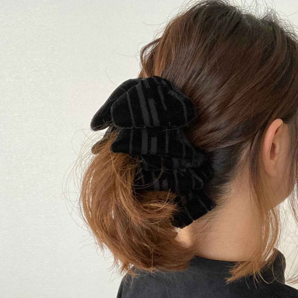 【送料無料】＊バナナクリップ ベロア black stripe＊下から挟んでとめるだけ 簡単ヘアアレンジ 5枚目の画像