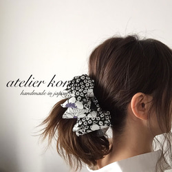 【送料無料】＊バナナクリップ＊ Black and white flower＊下から挟んでとめるだけ 簡単ヘアアレンジ 5枚目の画像