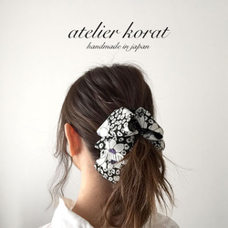 【送料無料】＊バナナクリップ＊ Black and white flower＊下から挟んでとめるだけ 簡単ヘアアレンジ 6枚目の画像