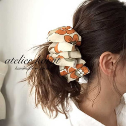 ＊バナナクリップ＊beige orange flower＊下から挟んでとめるだけ 簡単ヘアアレンジ 5枚目の画像