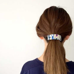 アーチ型バナナクリップ Oruga flower blue＊横から挟んでとめるだけ