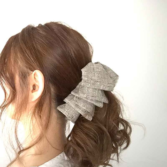 【送料無料】＊バナナクリップ Silk linen beige＊下から挟んでとめるだけ 簡単ヘアアレンジ 1枚目の画像